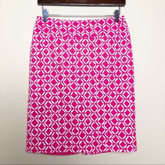 Liz Claiborne Dresses & Skirts - Liz Claiborne Diamond Print Pink Pencil Skirt 6